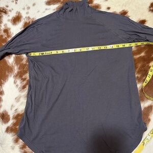 Lululemon Grey Long Sleeve Turtleneck Top Maybe Size 6
